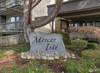2500 81st Ave SE APT 118 Mercer Island, WA 98040