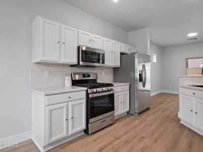 127 W Camino Rio Chiquito Sahuarita, AZ 85629