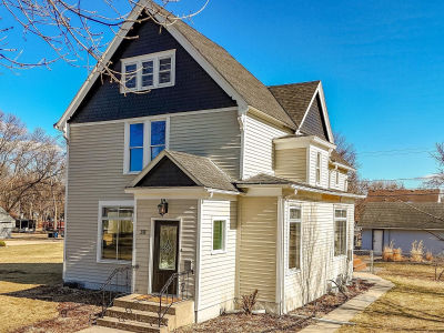 311 W 7th St Morris, MN 56267