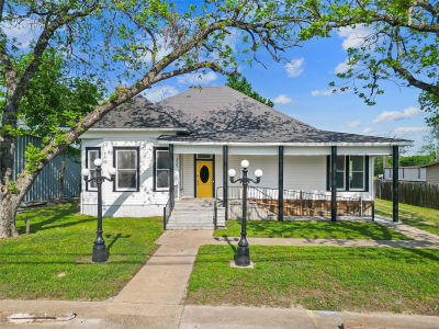327 S Robb St Trinity, TX 75862