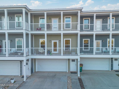 47 Oak Alley Ln Long Beach, MS 39560