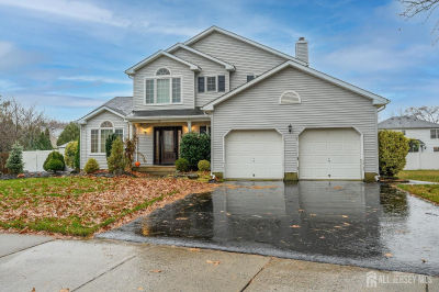 12 Diamond Ln Howell, NJ 07731