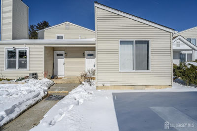 17 Inwood Ter Freehold, NJ 07728