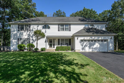 3 Teri Ct Jackson, NJ 08527