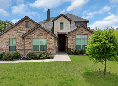 1905 Silver Falls Dr Burleson, TX 76028