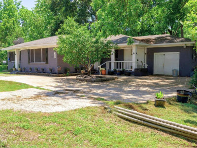 749 S Cass Centerville, TX 75833