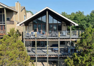 717 Riviera Dr Canyon Lake, TX 78133