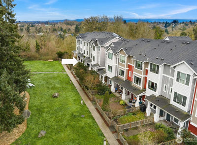 6592 High Point Dr SW Seattle, WA 98126