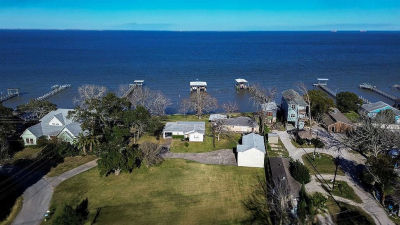 3635 Bayshore Dr Bacliff, TX 77518