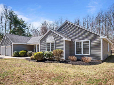 64 Cottage Rd Kensington, NH 03833