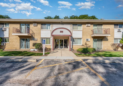 5740 Concord Ln APT 12 Clarendon Hills, IL 60514
