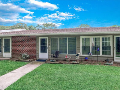 195 Newcastle Ct Ridge, NY 11961