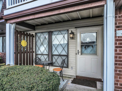 31 Cambridge Dr W Copiague, NY 11726