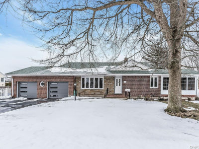 56 Dowsing Pl Amityville, NY 11701