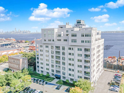 90 Bay Street Lndg APT 1E Staten Island, NY 10301