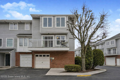 144 Commodore Dr Staten Island, NY 10309