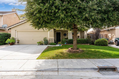 2564 Glenview Dr Hollister, CA 95023