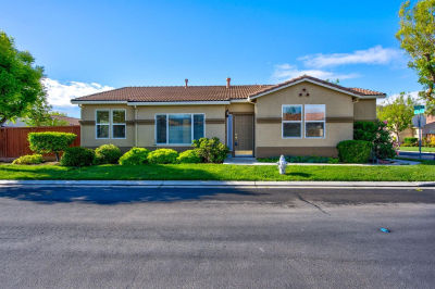 824 El Tesoro Ln Los Banos, CA 93635