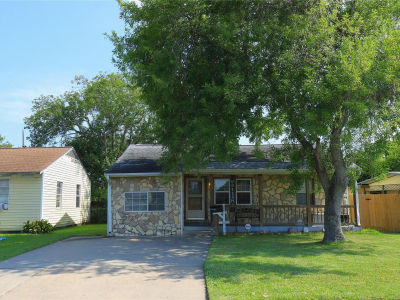 726 W 8th St Freeport, TX 77541