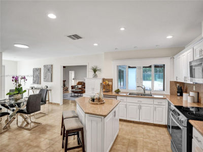 11300 Shady Ln Plantation, FL 33325