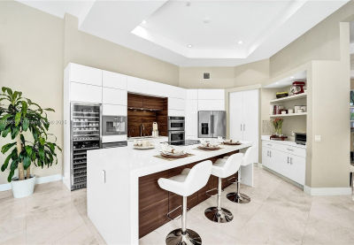 2557 Montclaire Cir Weston, FL 33327