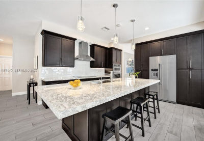 484 Cambridge Dr Weston, FL 33326