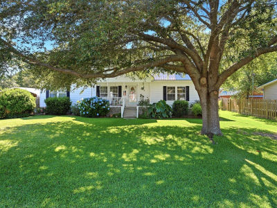 116 Sparrow St Bonneau, SC 29431