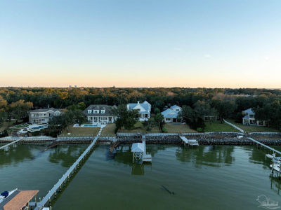 518 Navy Cove Blvd Gulf Breeze, FL 32561