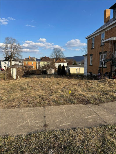 65 Lawn Ave Uniontown, PA 15401