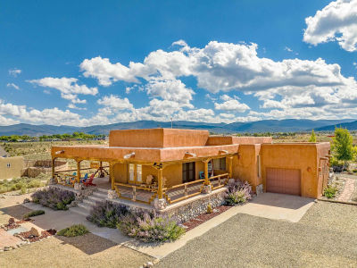 1 La Guardia Rd Ranchos De Taos, NM 87557