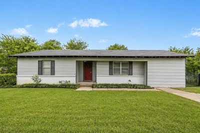 607 E Pine St West, TX 76691