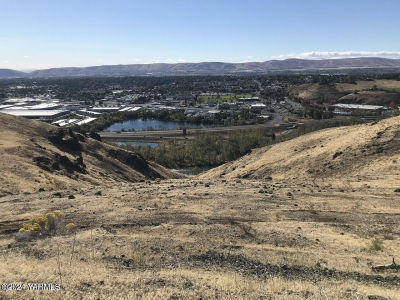 114 Dwinell Dr Selah, WA 98942