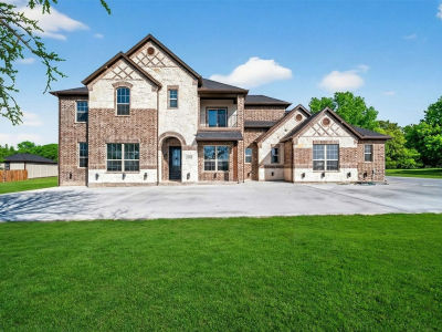 1530 S Houston School Rd Lancaster, TX 75146