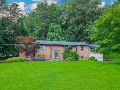 7 Charlotte Dr Spring Valley, NY 10977