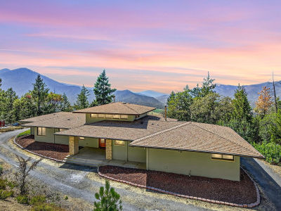 615 Tumbleweed Trl Jacksonville, OR 97530