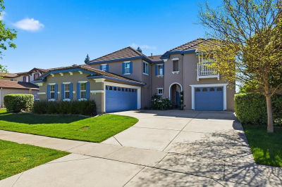 1300 Kensington Dr Plumas Lake, CA 95961