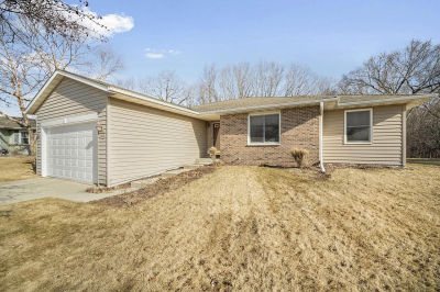 1423 Lower Forest Ct West Bend, WI 53090