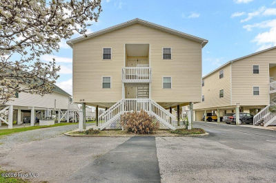 215 Atlanta Ave APT 3C Carolina Beach, NC 28428