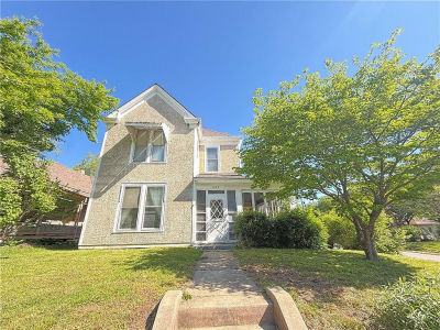 1622 South St Lexington, MO 64067