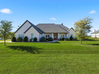 235 Columbia Ct Springtown, TX 76082