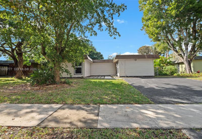 8001 NW 68th Ter Tamarac, FL 33321