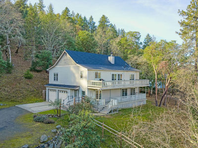 334 Andesite Dr Jacksonville, OR 97530