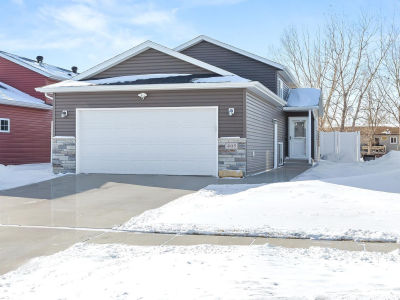 405 5th St E Horace, ND 58047