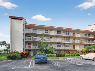 25 Abbey Ln APT 402 Delray Beach, FL 33446