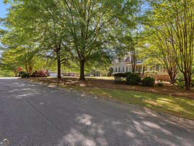 10 Cove Dr Newnan, GA 30263