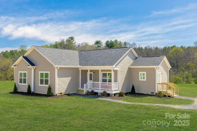 139 Mullinax Dr Hendersonville, NC 28792