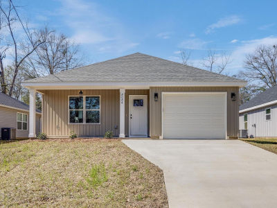 8084 3rd St Laurel Hill, FL 32567