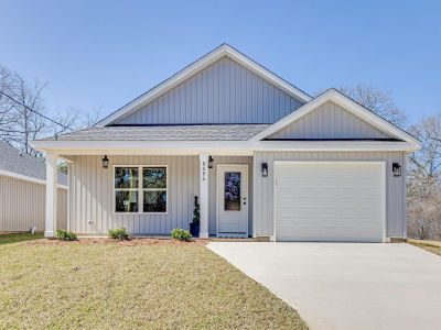 8086 3rd St Laurel Hill, FL 32567