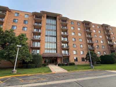 1717 W Crystal Ln Unit 712 Mount Prospect, IL 60056
