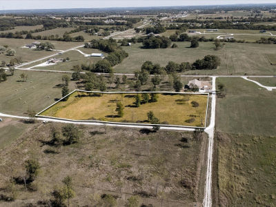 7 S 82nd Rd Bolivar, MO 65613